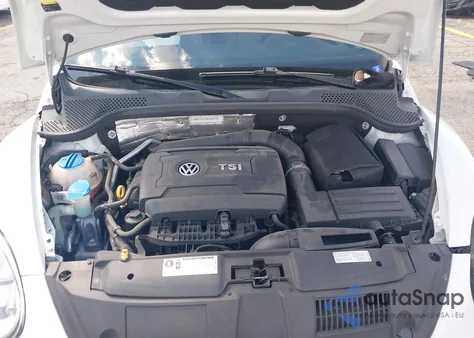 2015 Volkswagen Beetle 1.8T z USA, uszkodzony, nr VIN 3VWF17AT0FM648031